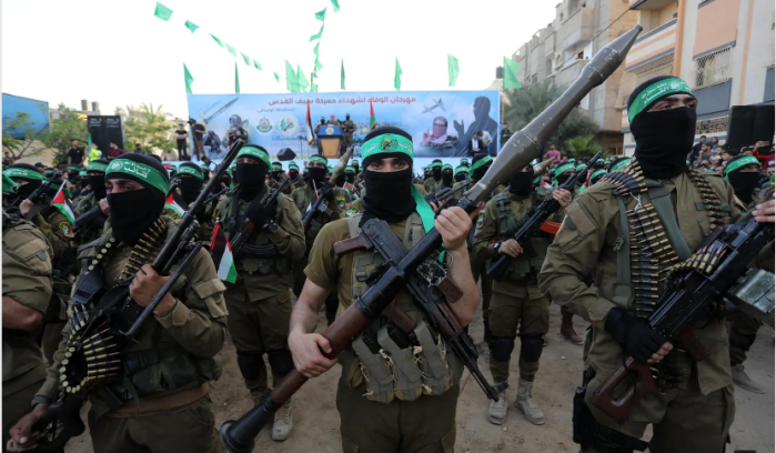 Schwer bewaffnete Hamas Terroristen